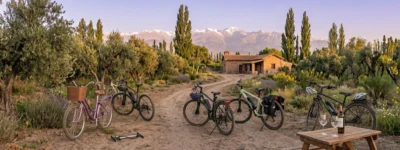 Tourists using the best bike rental Mendoza Argentina service to visit vineyards in Maipú.