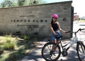 Traveler taking a break with a bicycle at Bodega Tempus Alba