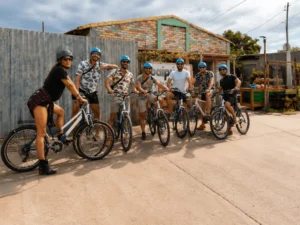 Besucher bei Maipu Bikes, die die Weinstraße von Maipú erreichen möchten