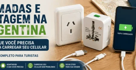 Tomada, adaptador universal e celular carregando na Argentina